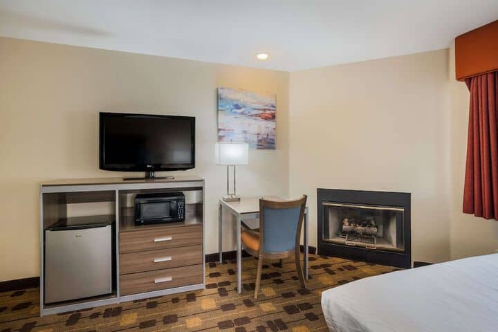 Room 4 of 57