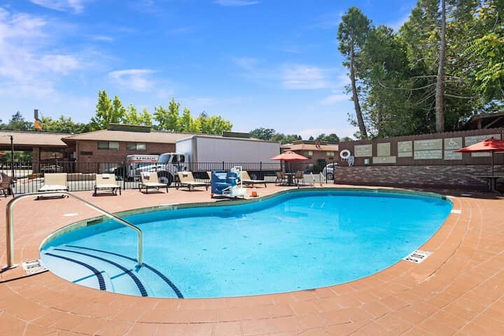 Pool 50 of 57